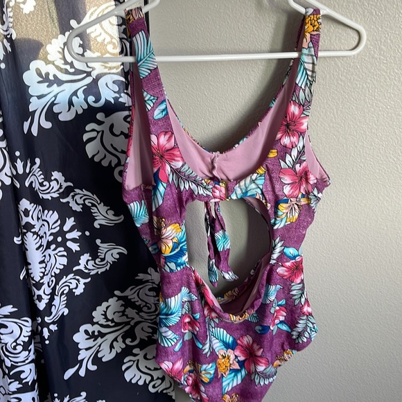 Time and tru swimsuit. Size XL. Tie in the middle can be styled multiple ways. - Picture 2 of 5
